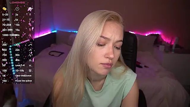 Snapshot of AmandaFiree chatting on October 2025 05:17:01 AM AmandaFiree online show from October 2025 05:17:01 AM