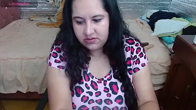 Snapshot of EMILY-NESSA chatting on April 2026 01:33:02 PM EMILY-NESSA online show from April 2026 01:33:02 PM