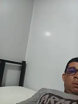 Snapshot of El-reyleon chatting on June 2026 04:12:01 PM El-reyleon online show from June 2026 04:12:01 PM