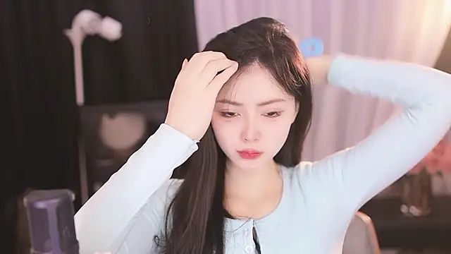 Ocean--Lili online show from February 2025 02:09:02 PM