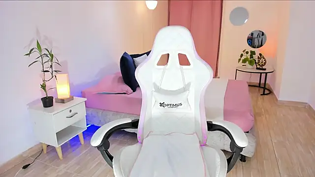 Snapshot of carleee_winter chatting on March 2026 10:38:01 PM carleee winter online show from March 2026 10:38:01 PM