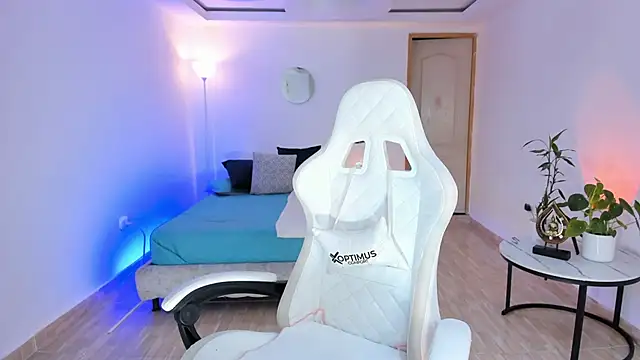 Snapshot of carleee_winter chatting on April 2026 12:19:01 AM carleee winter online show from April 2026 12:19:01 AM