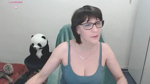 Ammillia online show from December 2024 12:52:01 AM