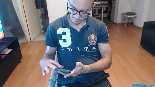 guachin hunk online show from June 2026 10:11:02 PM