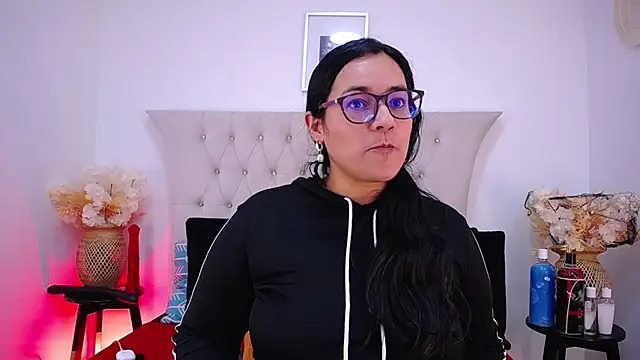 Snapshot of MIchelMomet chatting on January 2025 02:35:02 PM MIchelMomet online show from January 2025 02:35:02 PM