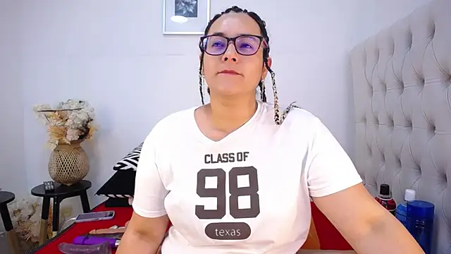 Snapshot of MIchelMomet chatting on January 2025 11:00:02 AM MIchelMomet online show from January 2025 11:00:02 AM