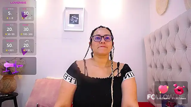 Snapshot of MIchelMomet chatting on January 2025 12:43:01 PM MIchelMomet online show from January 2025 12:43:01 PM