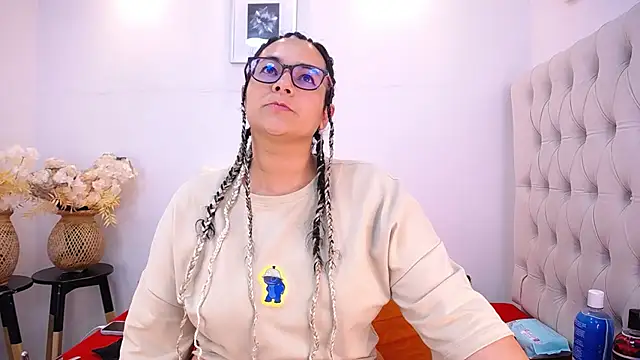 Snapshot of MIchelMomet chatting on January 2025 08:53:01 PM MIchelMomet online show from January 2025 08:53:01 PM