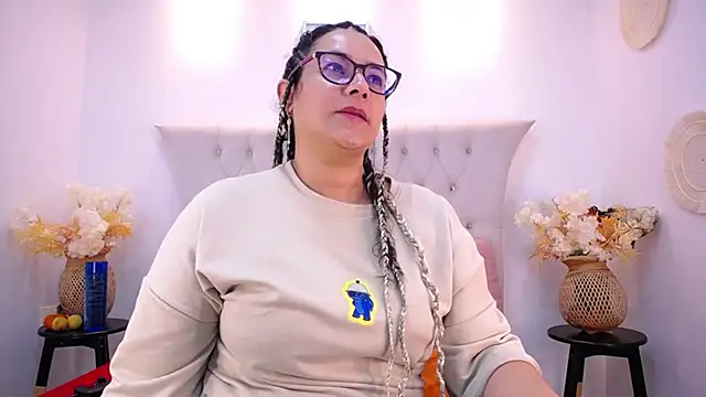 Snapshot of MIchelMomet chatting on February 2025 12:47:01 PM MIchelMomet online show from February 2025 12:47:01 PM