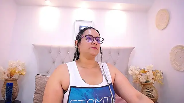 Snapshot of MIchelMomet chatting on February 2025 12:44:01 PM MIchelMomet online show from February 2025 12:44:01 PM