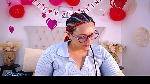 Snapshot of MIchelMomet chatting on February 2025 01:54:01 PM MIchelMomet online show from February 2025 01:54:01 PM