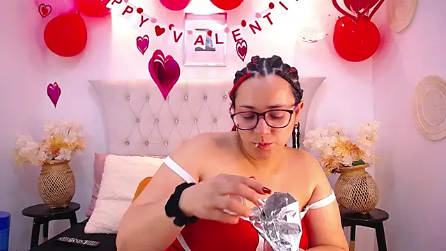 Snapshot of MIchelMomet chatting on February 2025 05:54:01 PM MIchelMomet online show from February 2025 05:54:01 PM