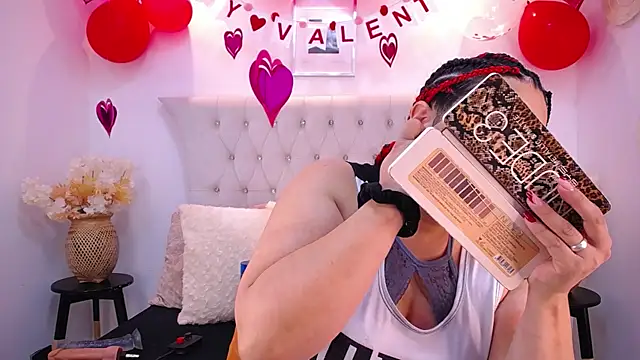 Snapshot of MIchelMomet chatting on February 2025 01:01:01 PM MIchelMomet online show from February 2025 01:01:01 PM