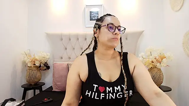 Snapshot of MIchelMomet chatting on February 2025 12:04:02 PM MIchelMomet online show from February 2025 12:04:02 PM