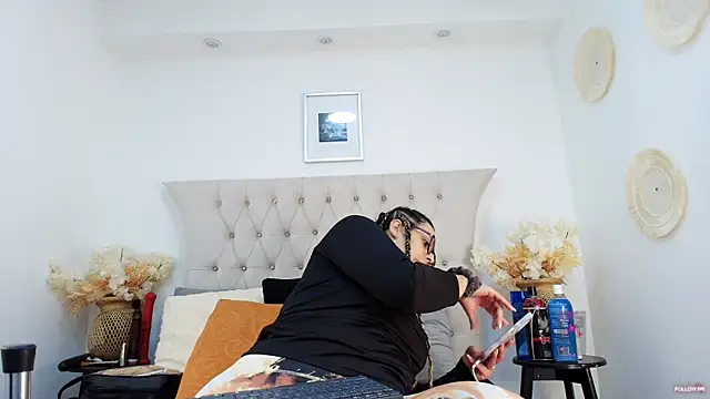 Snapshot of MIchelMomet chatting on March 2025 01:07:01 PM MIchelMomet online show from March 2025 01:07:01 PM