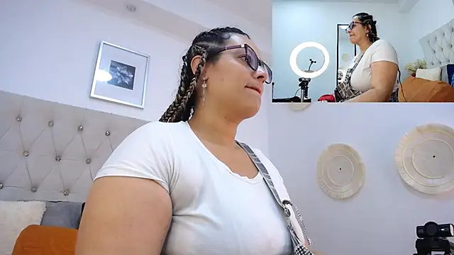 Snapshot of MIchelMomet chatting on March 2025 12:53:02 PM MIchelMomet online show from March 2025 12:53:02 PM