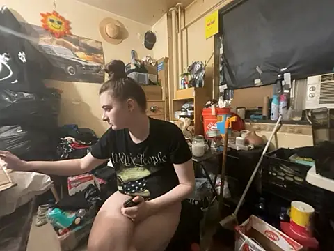 Snapshot of Snowbunnycake_131 chatting on March 2026 04:28:02 AM Snowbunnycake 131 online show from March 2026 04:28:02 AM