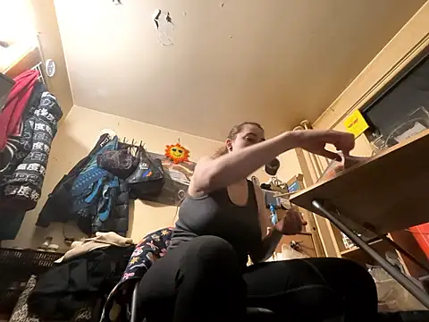 Snapshot of Snowbunnycake_131 chatting on April 2026 05:30:01 AM Snowbunnycake 131 online show from April 2026 05:30:01 AM