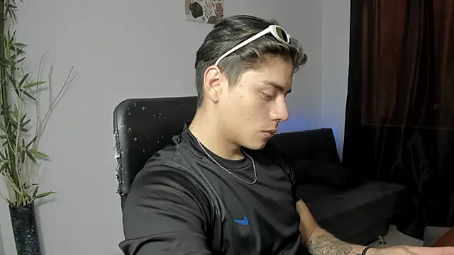 Giordano Russo online show from December 2024 05:33:02 PM