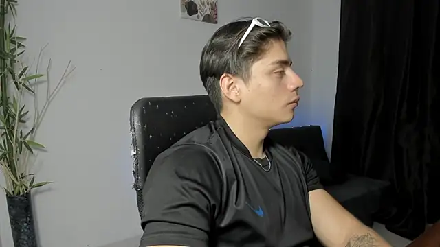 Giordano Russo online show from December 2024 10:47:02 PM