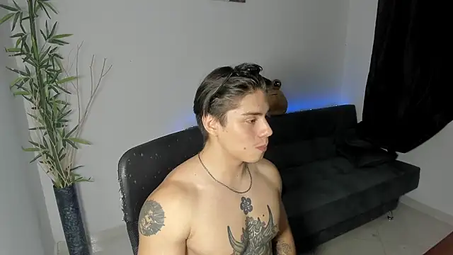 Giordano Russo online show from December 2024 02:43:02 AM