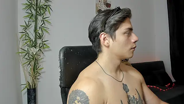 Giordano Russo online show from January 2025 10:22:02 PM