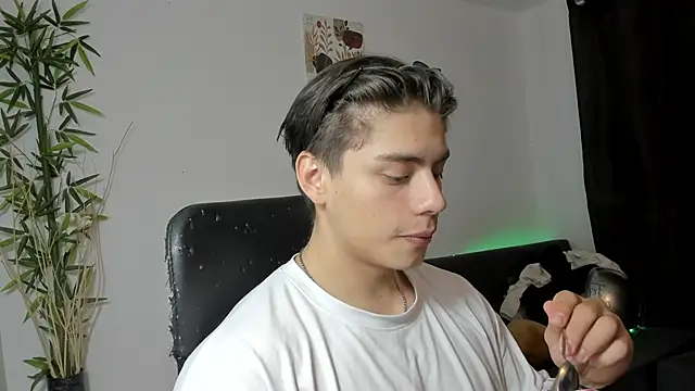 Giordano Russo online show from February 2025 03:59:02 PM