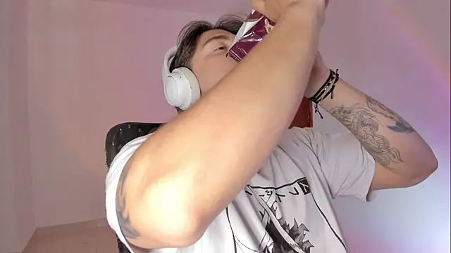 Snapshot of Giordano_Russo chatting on April 2026 02:55:02 PM Giordano Russo online show from April 2026 02:55:02 PM