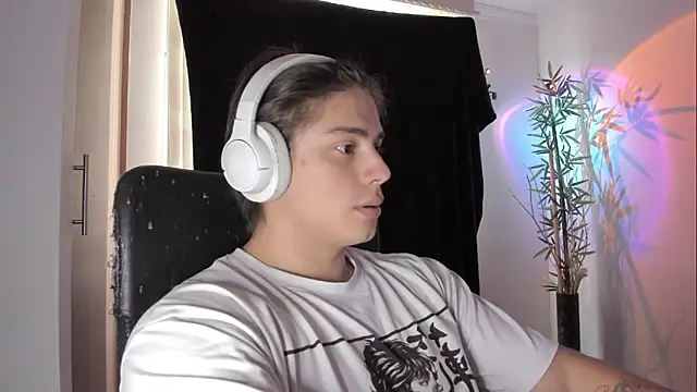 Snapshot of Giordano_Russo chatting on April 2026 07:33:02 PM Giordano Russo online show from April 2026 07:33:02 PM