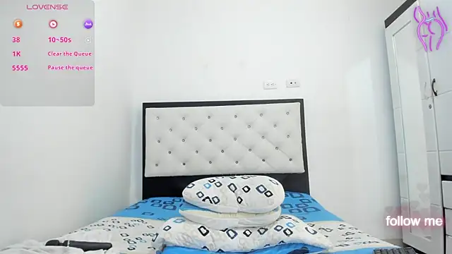 Snapshot of CuteLatinaxx chatting on October 2025 03:25:02 PM CuteLatinaxx online show from October 2025 03:25:02 PM
