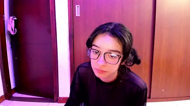 Snapshot of _Lunnaa_ chatting on February 2025 05:21:02 AM  Lunnaa  online show from February 2025 05:21:02 AM