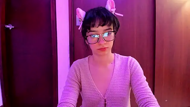 Snapshot of _Lunnaa_ chatting on March 2025 12:48:01 AM  Lunnaa  online show from March 2025 12:48:01 AM