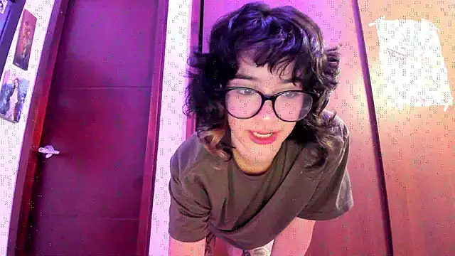 Snapshot of _Lunnaa_ chatting on October 2025 02:56:01 AM  Lunnaa  online show from October 2025 02:56:01 AM