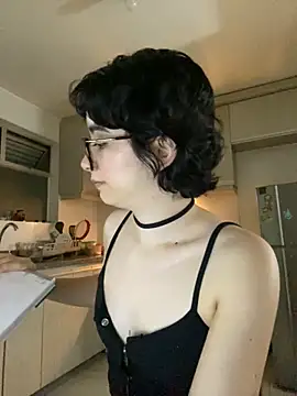 Snapshot of _Lunnaa_ chatting on March 2026 12:49:01 AM Lunnaa online show from March 2026 12:49:01 AM