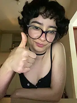 Snapshot of _Lunnaa_ chatting on March 2026 05:55:02 AM Lunnaa online show from March 2026 05:55:02 AM