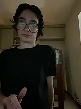 Snapshot of _Lunnaa_ chatting on March 2026 02:27:02 AM Lunnaa online show from March 2026 02:27:02 AM