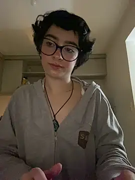 Snapshot of _Lunnaa_ chatting on April 2026 01:06:02 AM Lunnaa online show from April 2026 01:06:02 AM