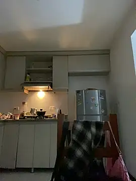 Snapshot of _Lunnaa_ chatting on April 2026 02:48:01 AM Lunnaa online show from April 2026 02:48:01 AM