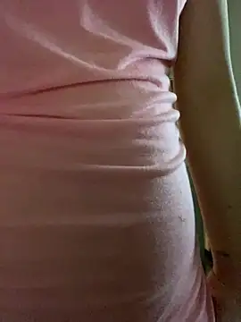 Snapshot of _Lunnaa_ chatting on April 2026 02:11:01 AM Lunnaa online show from April 2026 02:11:01 AM