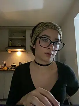 Snapshot of _Lunnaa_ chatting on May 2026 12:19:02 AM Lunnaa online show from May 2026 12:19:02 AM