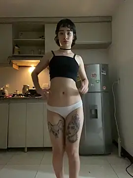 Snapshot of _Lunnaa_ chatting on May 2026 01:34:01 AM Lunnaa online show from May 2026 01:34:01 AM