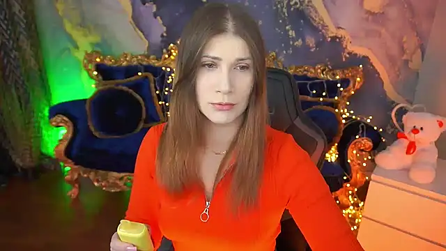 Snapshot of CassandraGood chatting on April 2026 05:12:02 AM CassandraGood online show from April 2026 05:12:02 AM