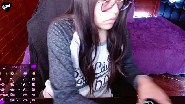 Snapshot of MidoriQuiinn chatting on March 2026 03:57:02 PM MidoriQuiinn online show from March 2026 03:57:02 PM