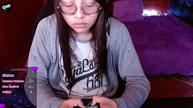 Snapshot of MidoriQuiinn chatting on April 2026 03:42:02 PM MidoriQuiinn online show from April 2026 03:42:02 PM