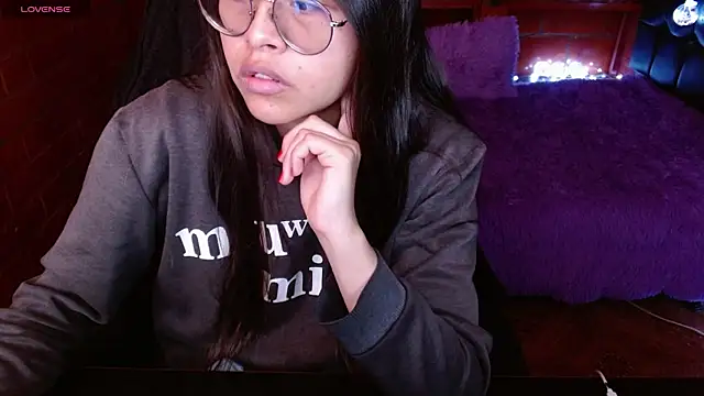 Snapshot of MidoriQuiinn chatting on April 2026 02:17:02 PM MidoriQuiinn online show from April 2026 02:17:02 PM