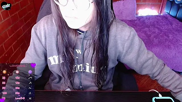 Snapshot of MidoriQuiinn chatting on April 2026 04:18:01 PM MidoriQuiinn online show from April 2026 04:18:01 PM