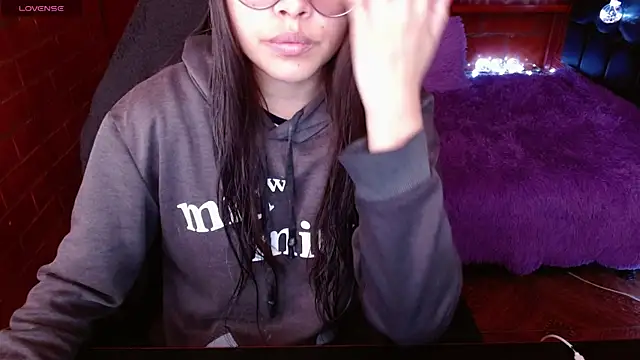 Snapshot of MidoriQuiinn chatting on April 2026 02:44:01 PM MidoriQuiinn online show from April 2026 02:44:01 PM