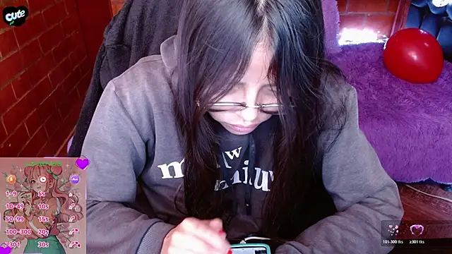 Snapshot of MidoriQuiinn chatting on April 2026 02:43:01 PM MidoriQuiinn online show from April 2026 02:43:01 PM