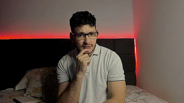 alejandro  2 online show from September 2025 09:47:02 PM