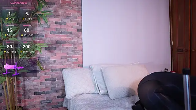 Snapshot of Lucy_fit chatting on March 2025 09:23:02 AM Lucy fit online show from March 2025 09:23:02 AM